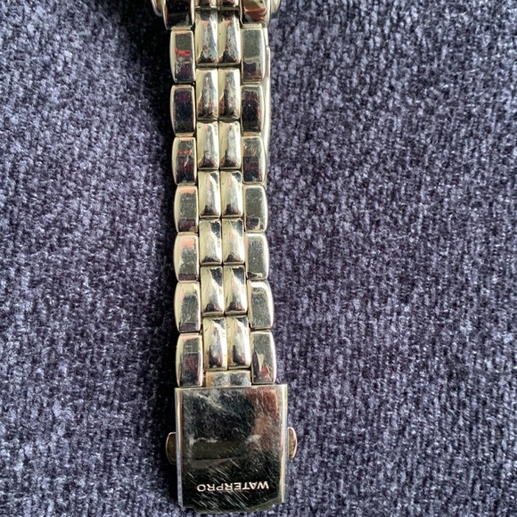 GUESS Waterpro Crystal Embellished Silvertone Sports Divers Watch G75511M. - Picture 2 of 4